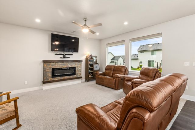 1000 NE 14th Street, Grimes, IA 50111