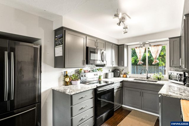 3952 Herrin Ct NE, Salem, OR 97305
