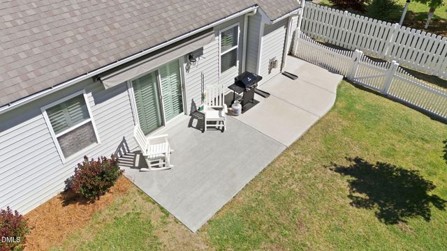 32 Kenilworth Street, Clayton, NC 27527