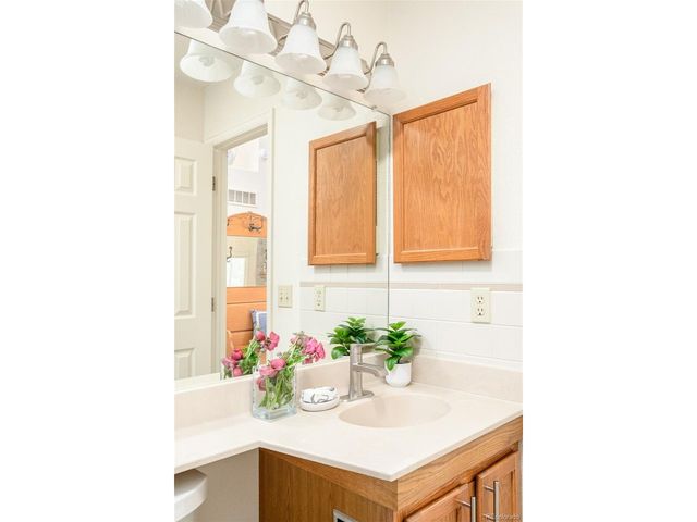 9670 W La Salle Ave, Lakewood, CO 80227