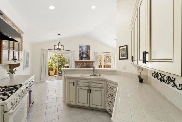 1241 Pearlbush Court, El Cajon, CA 92019