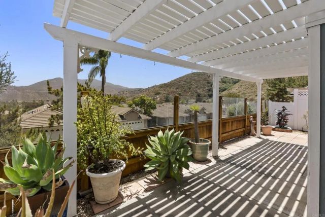 1241 Pearlbush Court, El Cajon, CA 92019