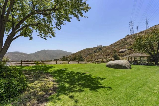 1241 Pearlbush Court, El Cajon, CA 92019