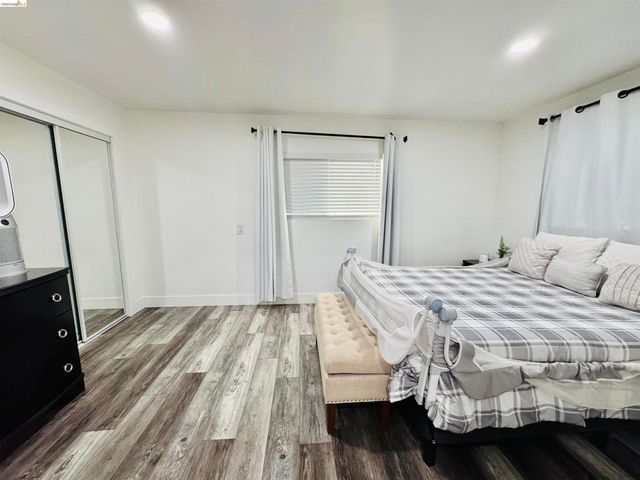 418 Douglas Ave, Oakland, CA 94603