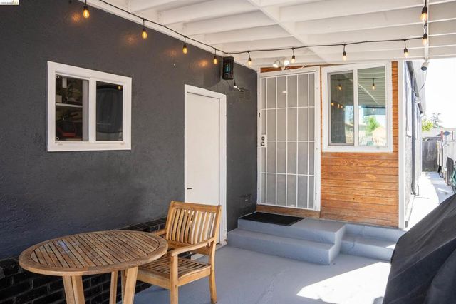 418 Douglas Ave, Oakland, CA 94603