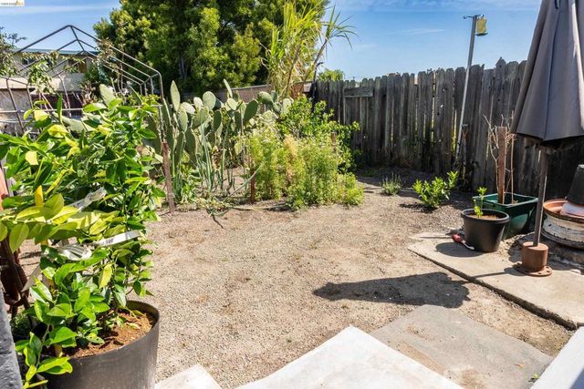 418 Douglas Ave, Oakland, CA 94603