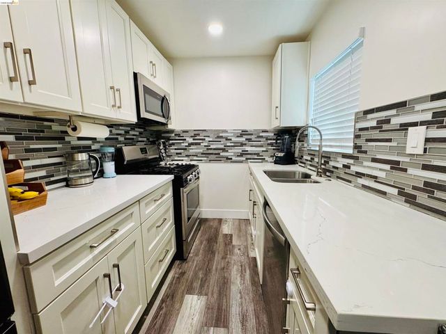 418 Douglas Ave, Oakland, CA 94603