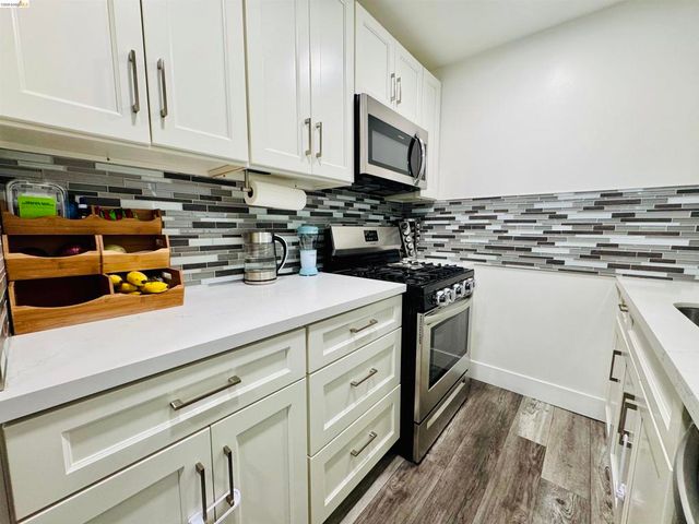 418 Douglas Ave, Oakland, CA 94603