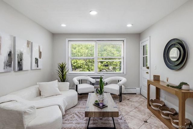 160 E Kearsing Parkway, Monsey, NY 10952