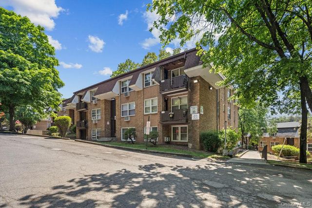 160 E Kearsing Parkway, Monsey, NY 10952