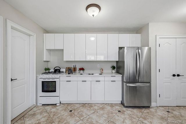 160 E Kearsing Parkway, Monsey, NY 10952
