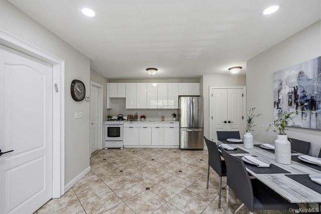 160 E Kearsing Parkway, Monsey, NY 10952