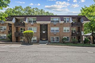 160 E Kearsing Parkway, Monsey, NY 10952
