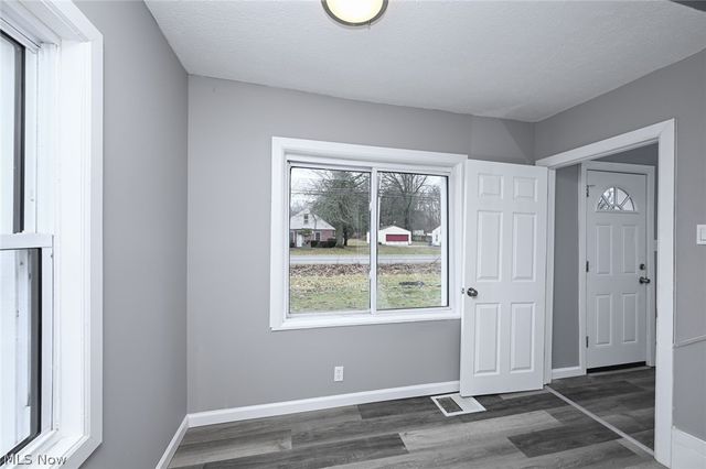 2255 Lake Road, Akron, OH 44312
