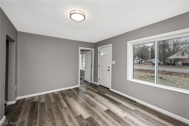 2255 Lake Road, Akron, OH 44312