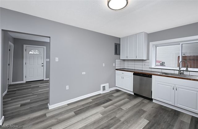 2255 Lake Road, Akron, OH 44312