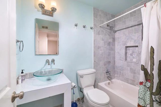 7849 Camino Glorita, San Diego, CA 92122