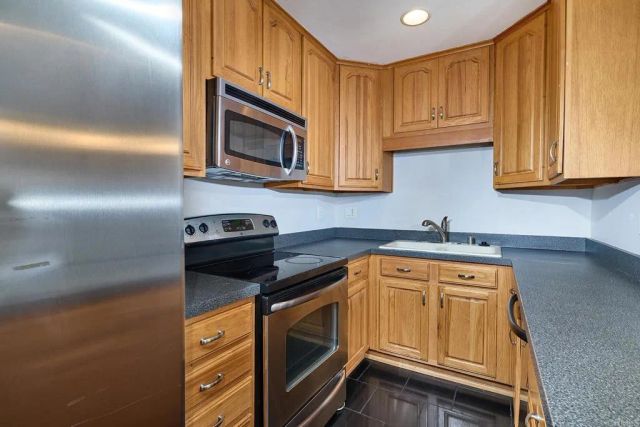 7849 Camino Glorita, San Diego, CA 92122