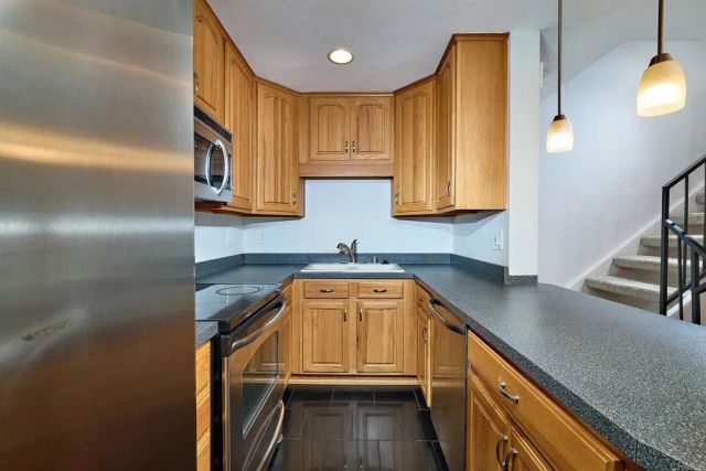 7849 Camino Glorita, San Diego, CA 92122