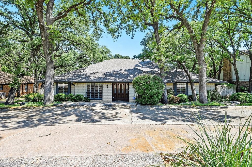 2201 Adams Drive, Arlington, TX 76011