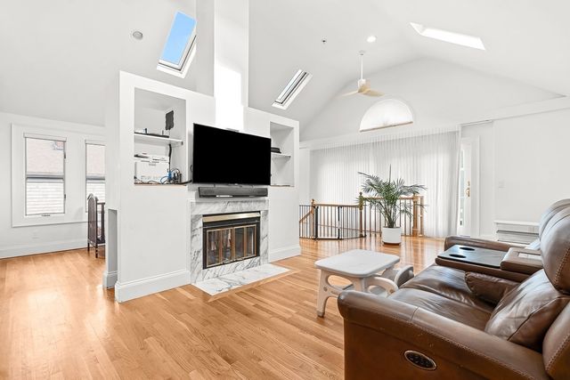 147 Cushing St 5, Cambridge, MA 02138