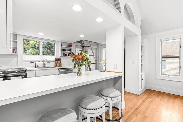 147 Cushing St 5, Cambridge, MA 02138