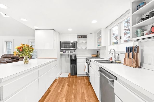 147 Cushing St 5, Cambridge, MA 02138