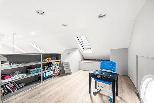 147 Cushing St 5, Cambridge, MA 02138