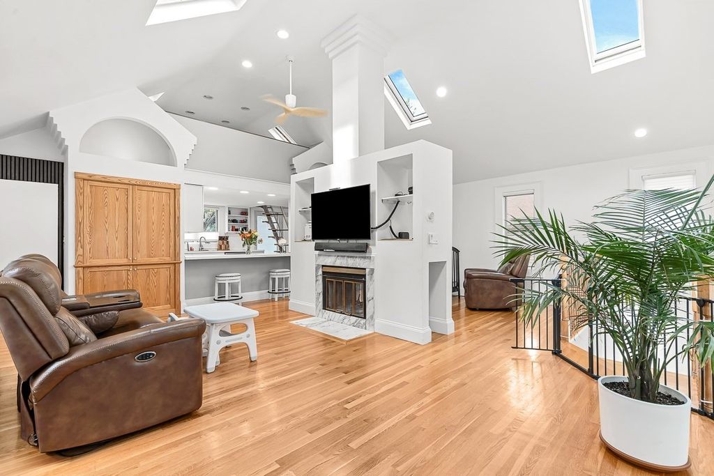 147 Cushing St 5, Cambridge, MA 02138