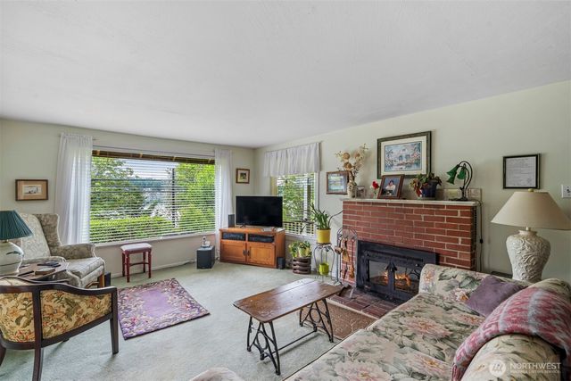 2642 E Lake Sammamish Parkway NE, Sammamish, WA 98074