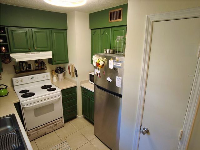 6930A PLACE DE LA PAIX 2B, South Pasadena, FL 33707