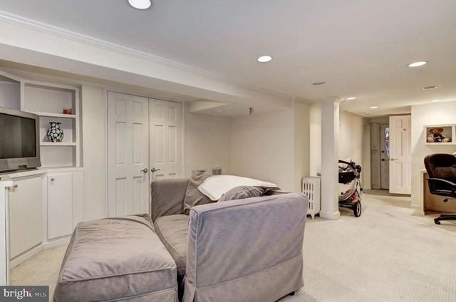 2116 37TH ST NW, Washington, DC 20007