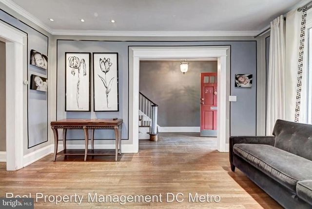 2116 37TH ST NW, Washington, DC 20007