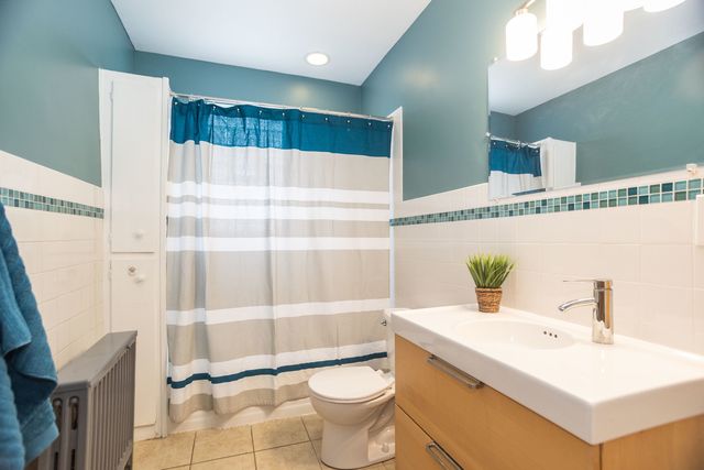 1330 W Norwood Street 2, Chicago, IL 60660