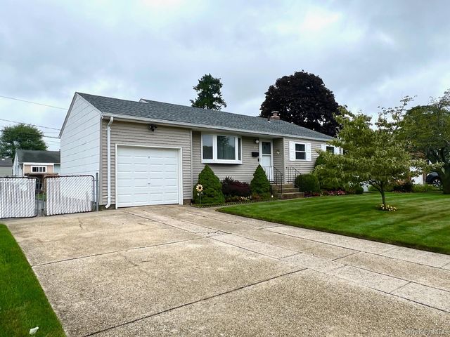 23 Franklin Street, Islip, NY 11751