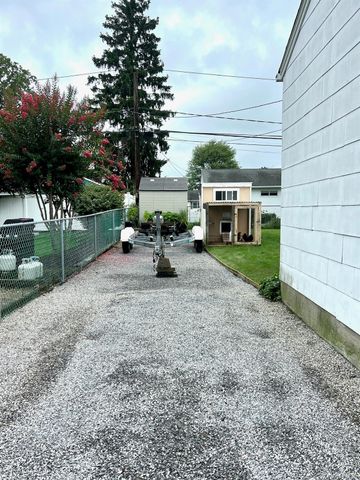 23 Franklin Street, Islip, NY 11751