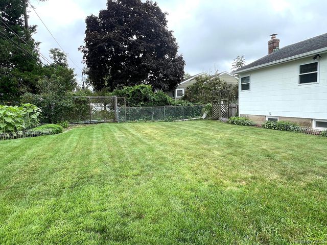 23 Franklin Street, Islip, NY 11751