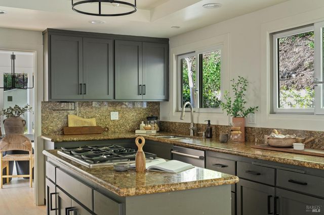 21 Hillside Ave, Kentfield, CA 94904