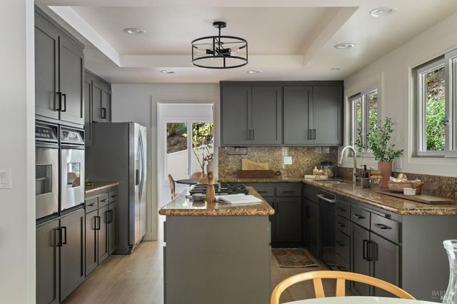 21 Hillside Ave, Kentfield, CA 94904