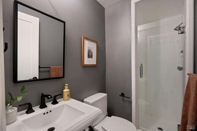 21 Hillside Ave, Kentfield, CA 94904