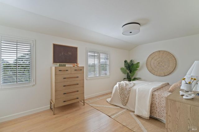 21 Hillside Ave, Kentfield, CA 94904