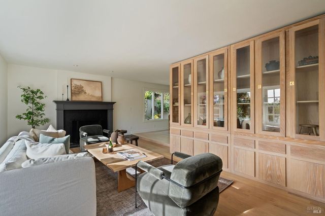 21 Hillside Ave, Kentfield, CA 94904