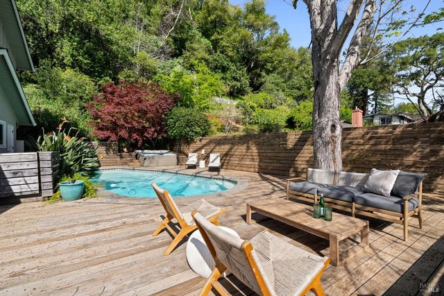 21 Hillside Ave, Kentfield, CA 94904