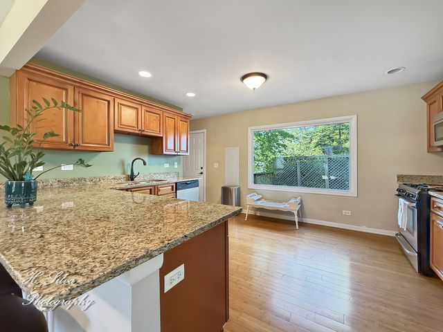 2110 Fairview Avenue, Fox River Grove, IL 60021