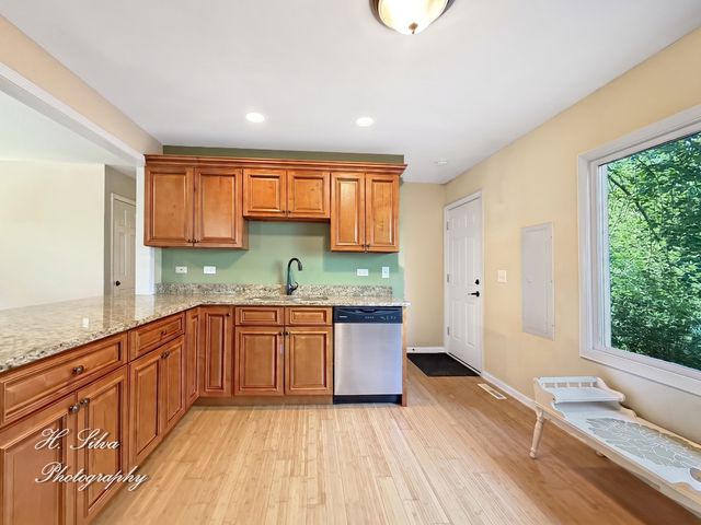 2110 Fairview Avenue, Fox River Grove, IL 60021