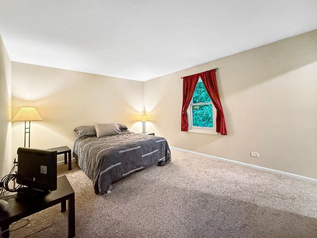 2110 Fairview Avenue, Fox River Grove, IL 60021