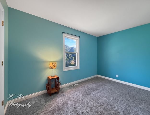 2110 Fairview Avenue, Fox River Grove, IL 60021