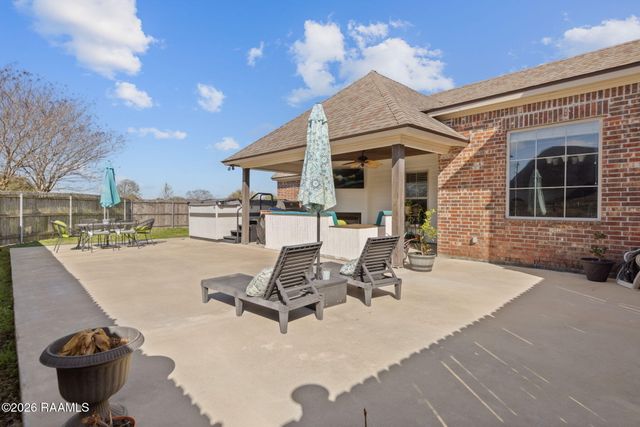 101 Cane Creek Drive, Broussard, LA 70518