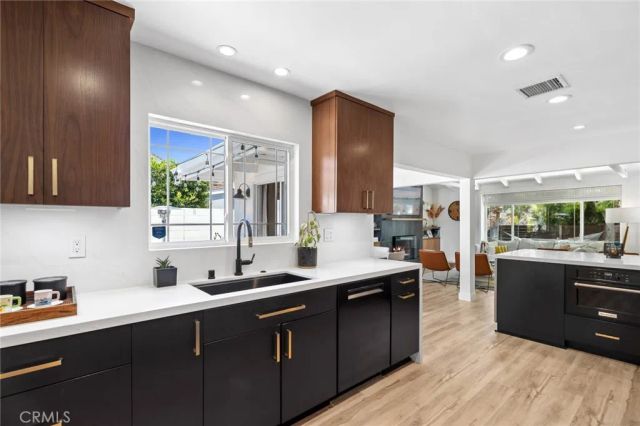 299 Mesa Drive, Costa Mesa, CA 92627