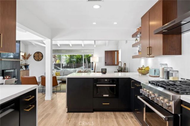 299 Mesa Drive, Costa Mesa, CA 92627